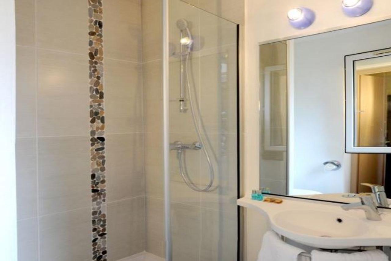 Welcomotel Coignieres Bagian luar foto