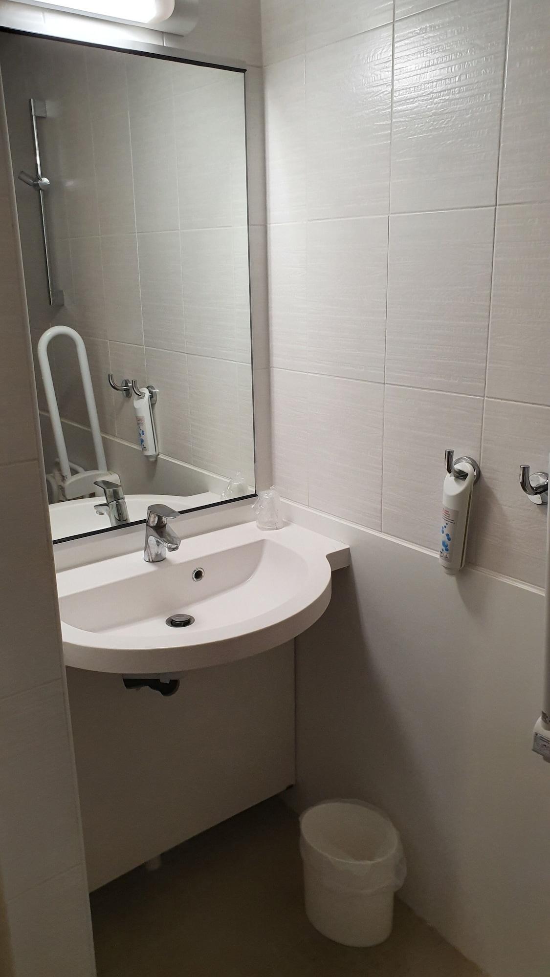 Welcomotel Coignieres Bagian luar foto