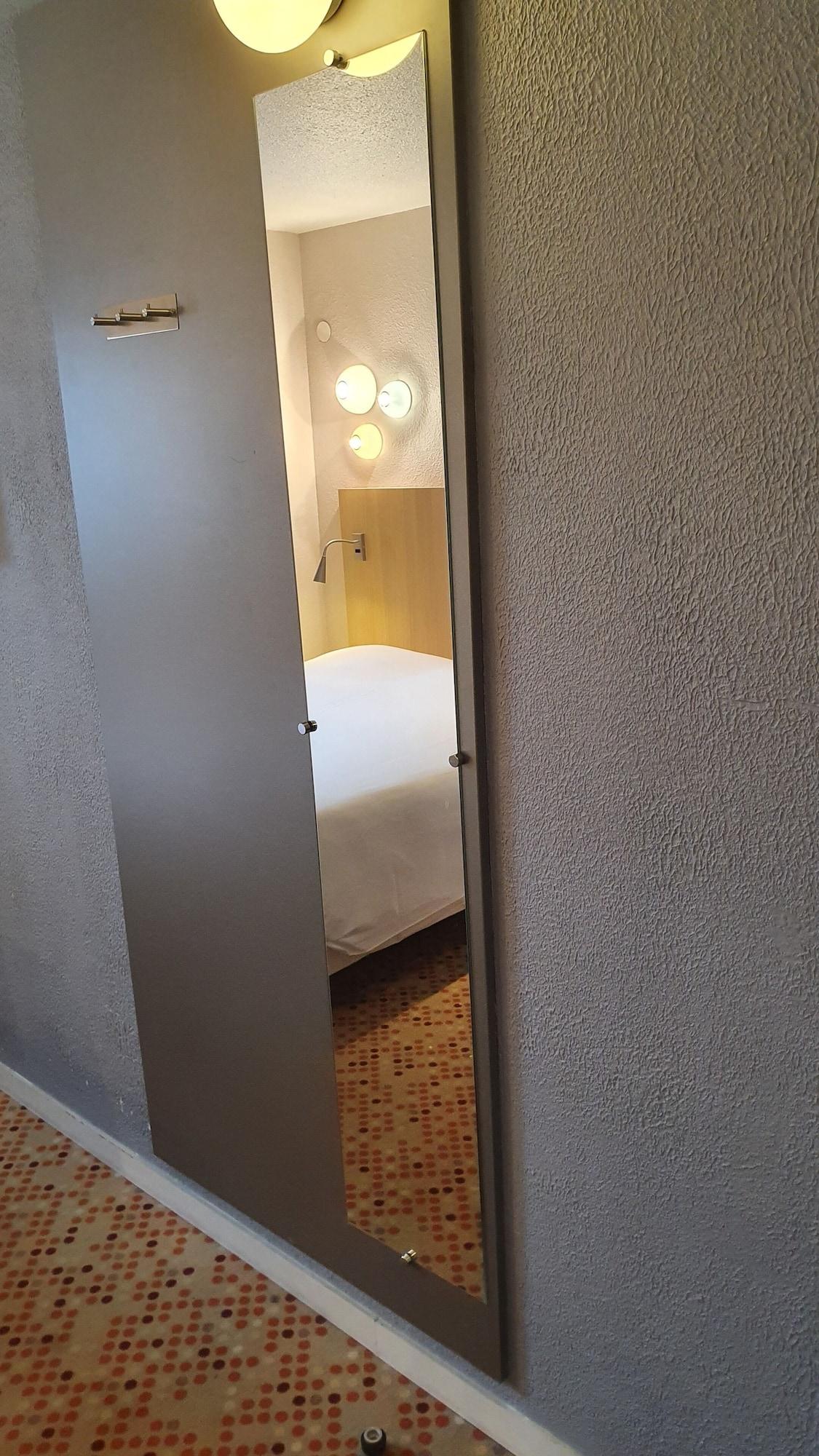 Welcomotel Coignieres Bagian luar foto
