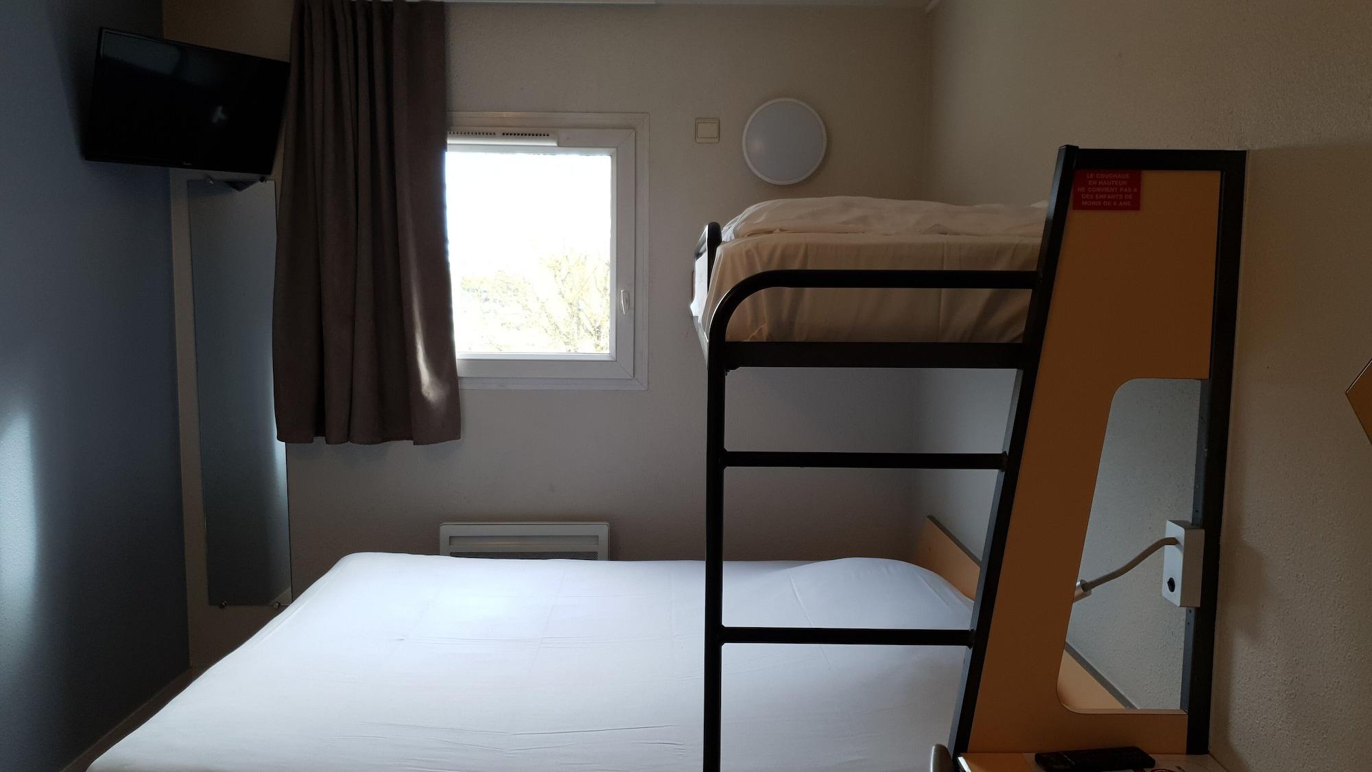 Welcomotel Coignieres Bagian luar foto