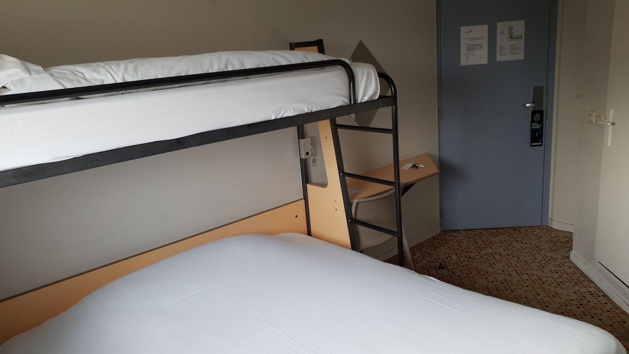 Welcomotel Coignieres Bagian luar foto