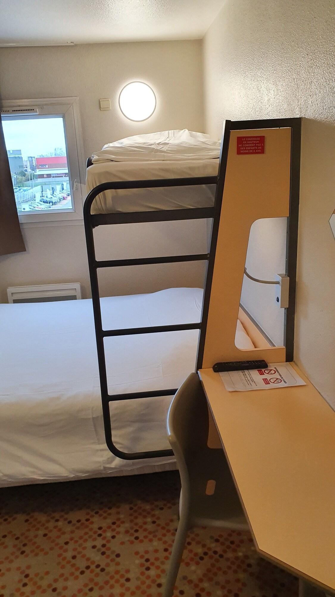 Welcomotel Coignieres Bagian luar foto