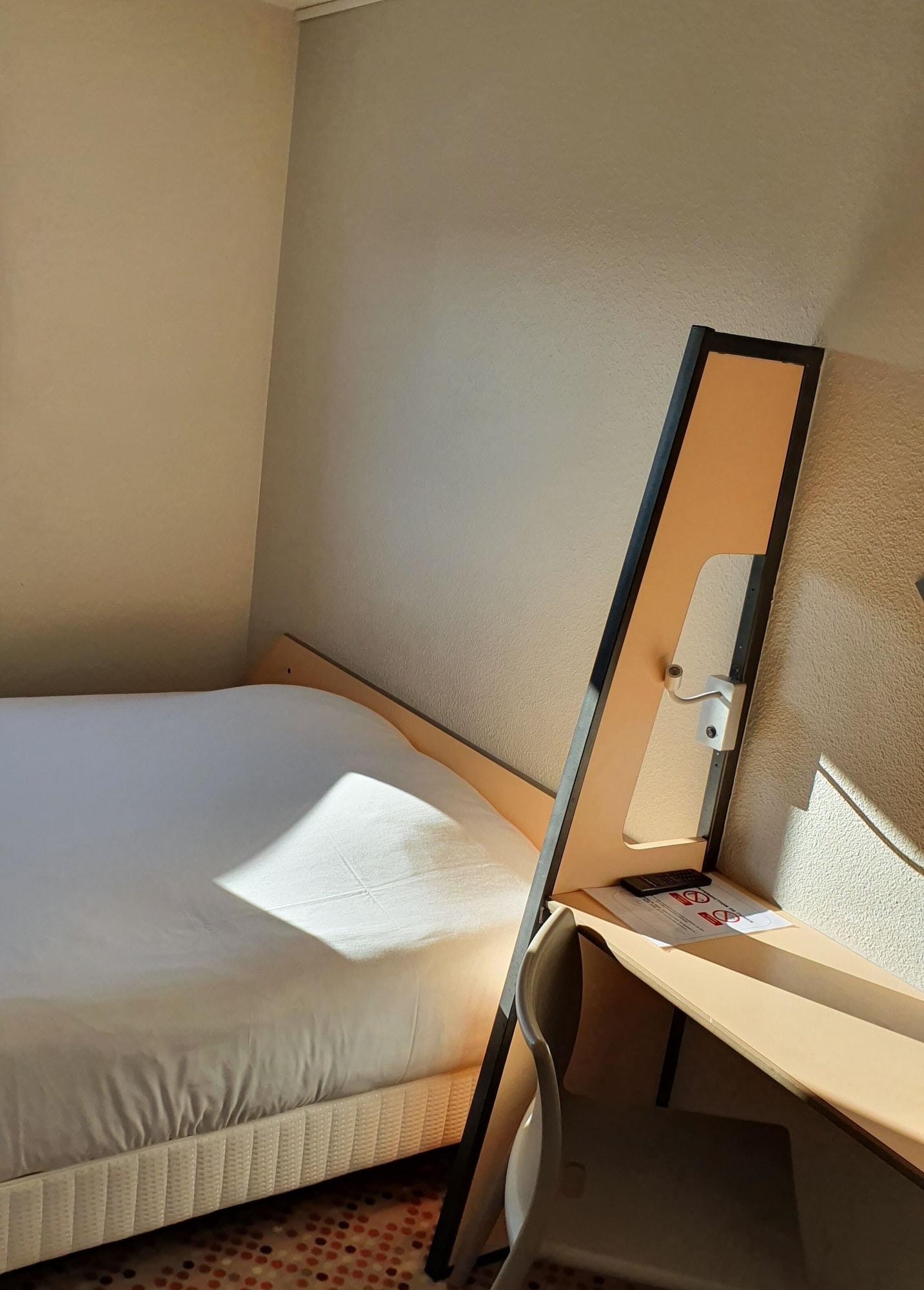 Welcomotel Coignieres Bagian luar foto