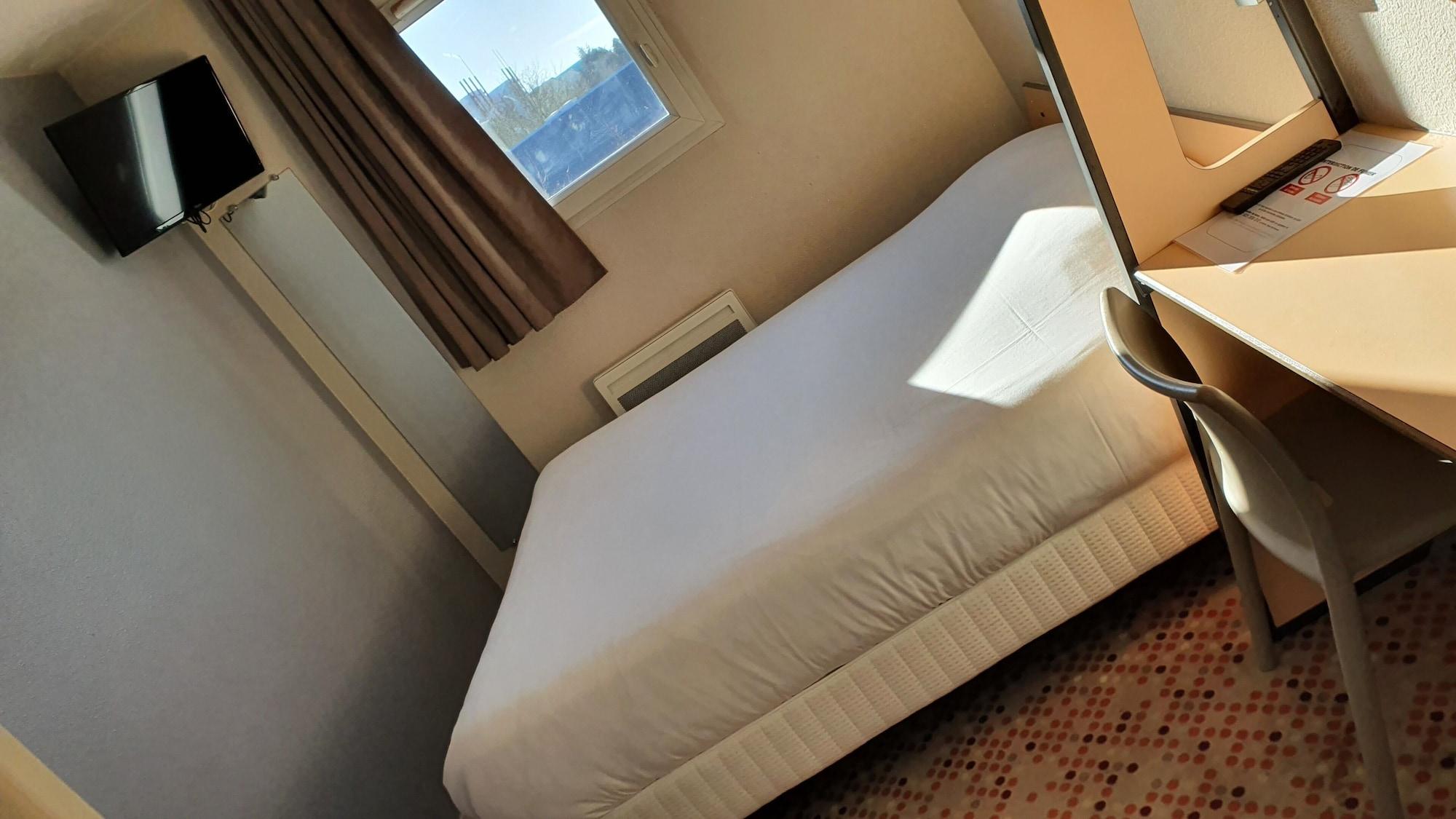 Welcomotel Coignieres Bagian luar foto