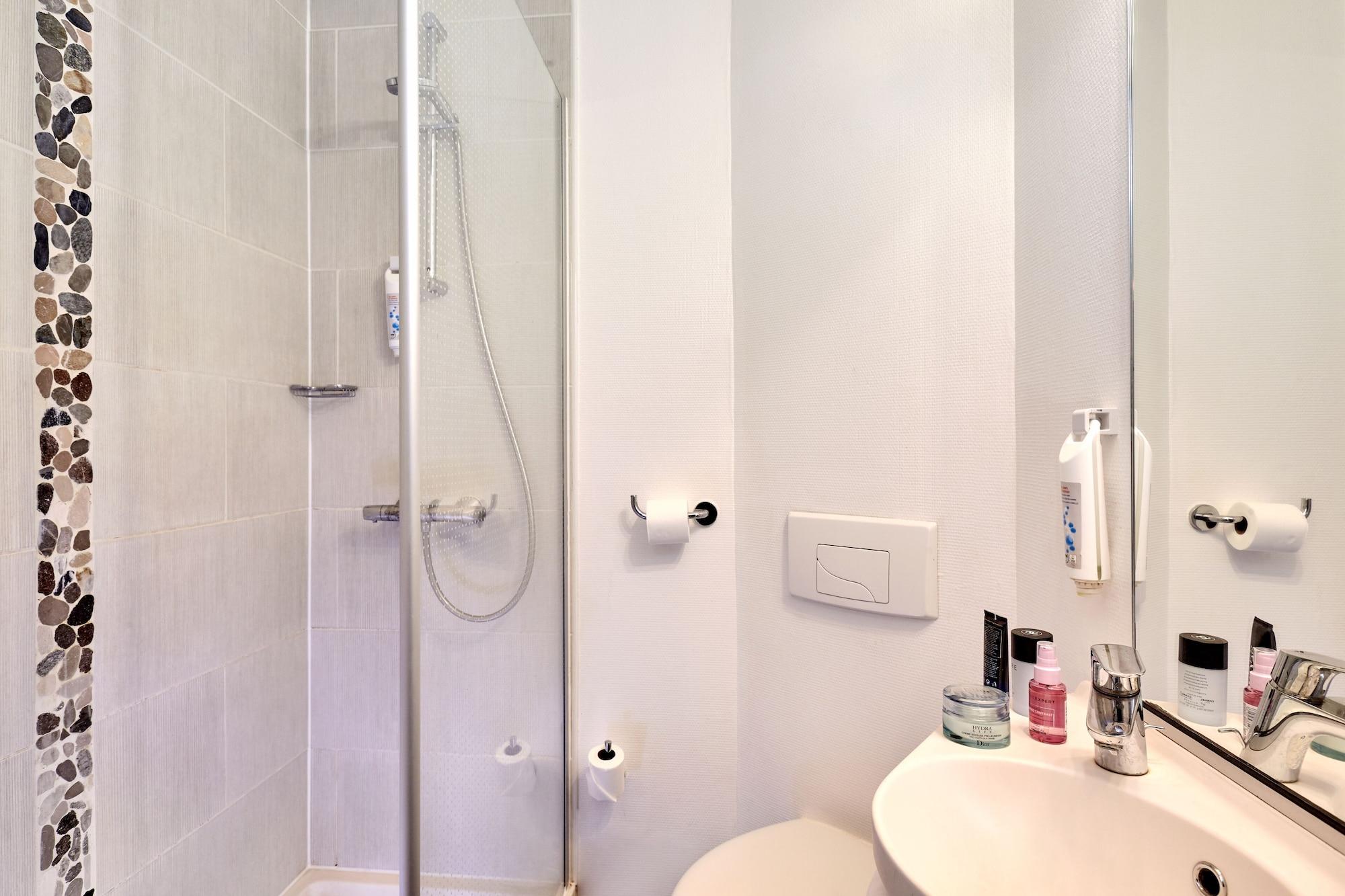 Welcomotel Coignieres Bagian luar foto