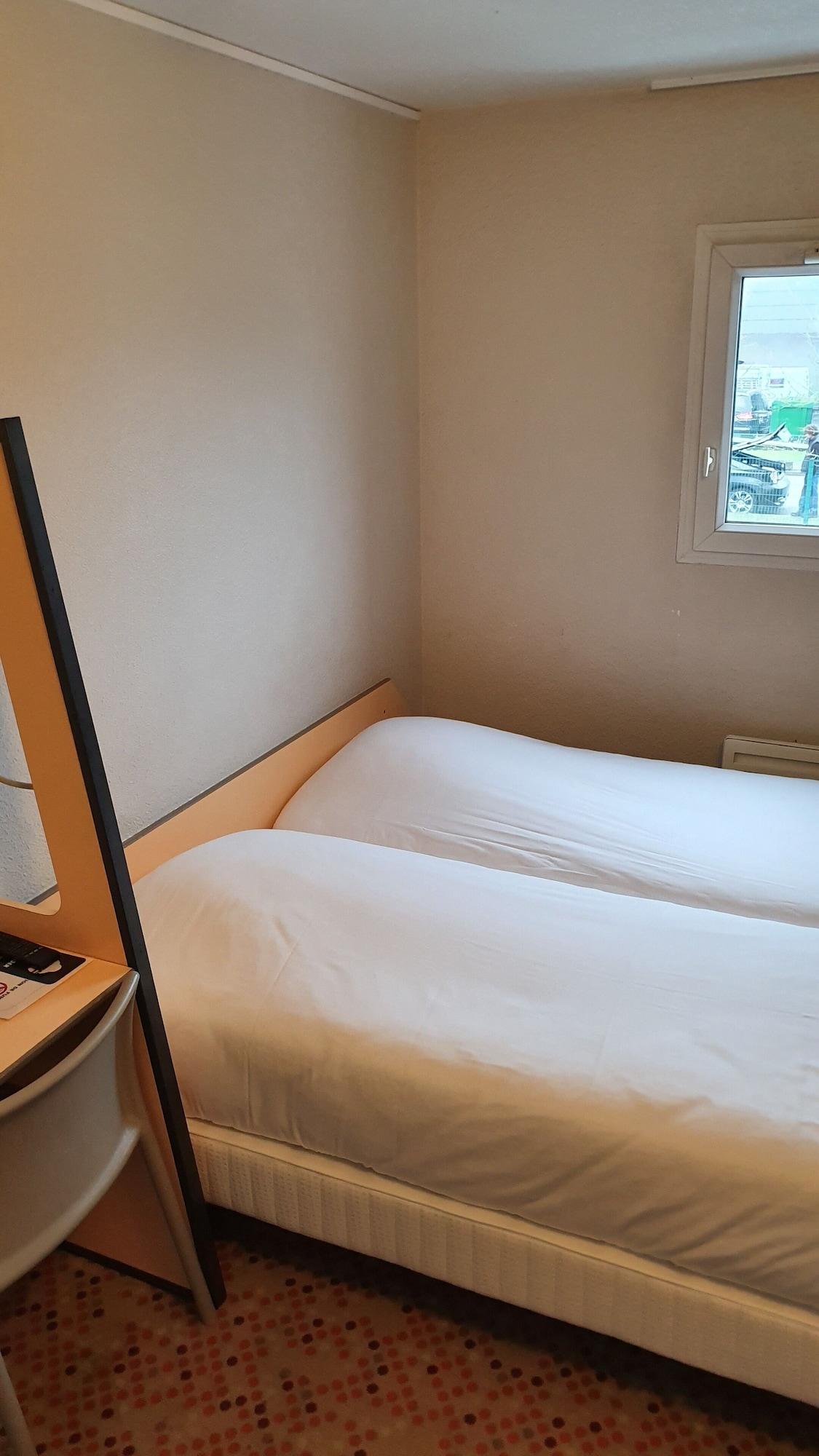 Welcomotel Coignieres Bagian luar foto