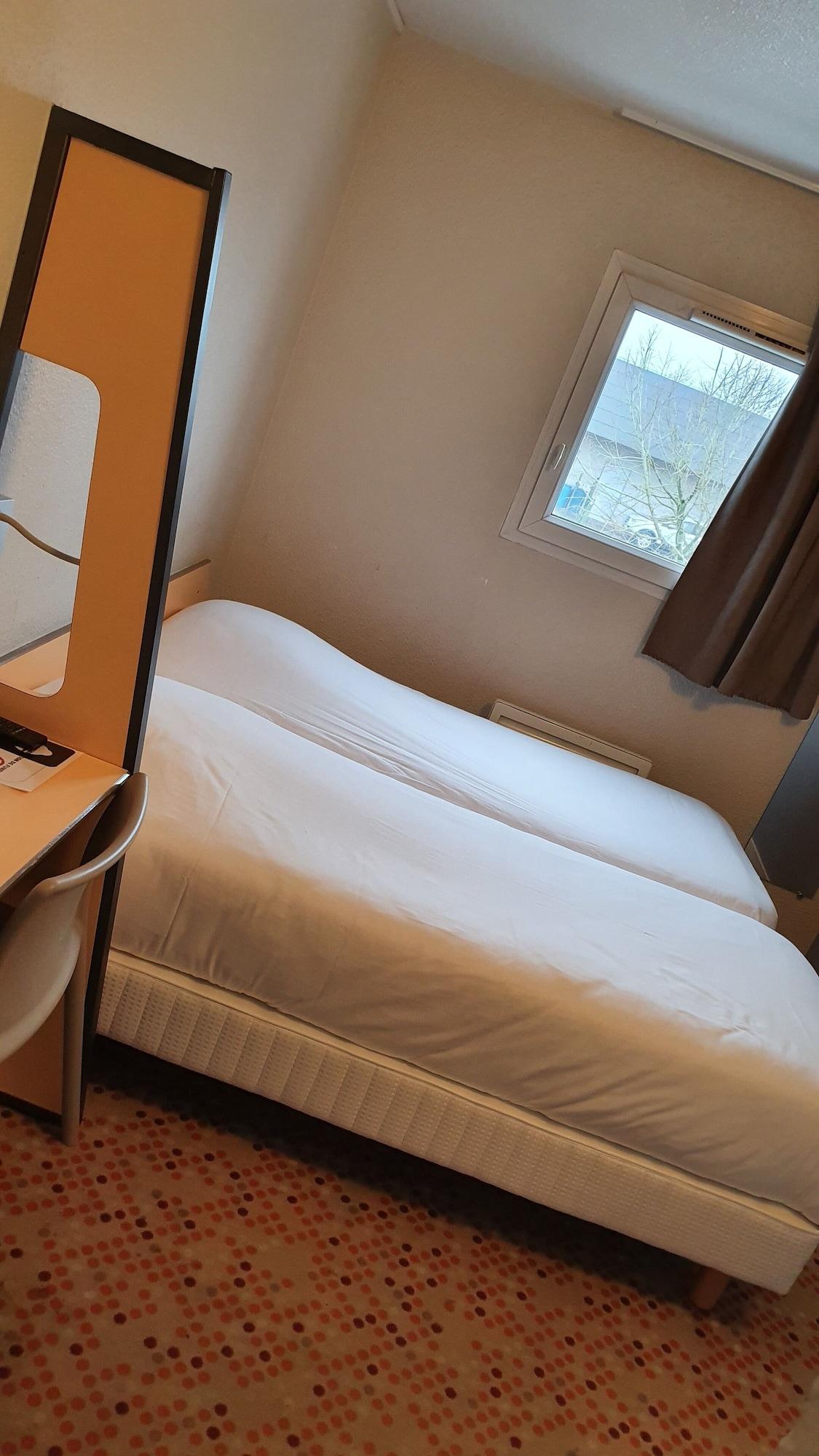 Welcomotel Coignieres Bagian luar foto