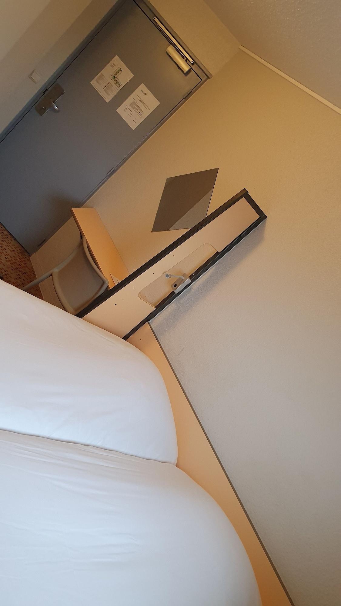 Welcomotel Coignieres Bagian luar foto