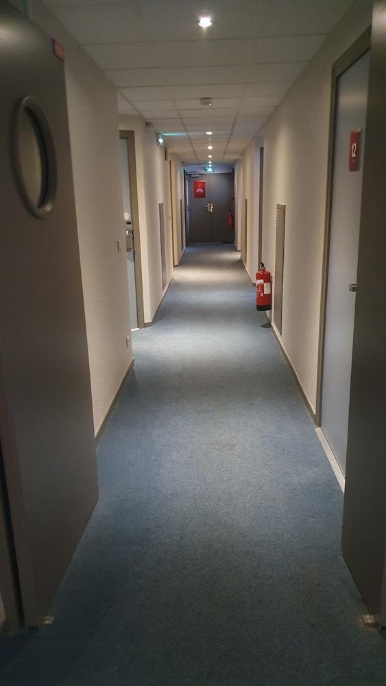 Welcomotel Coignieres Bagian luar foto