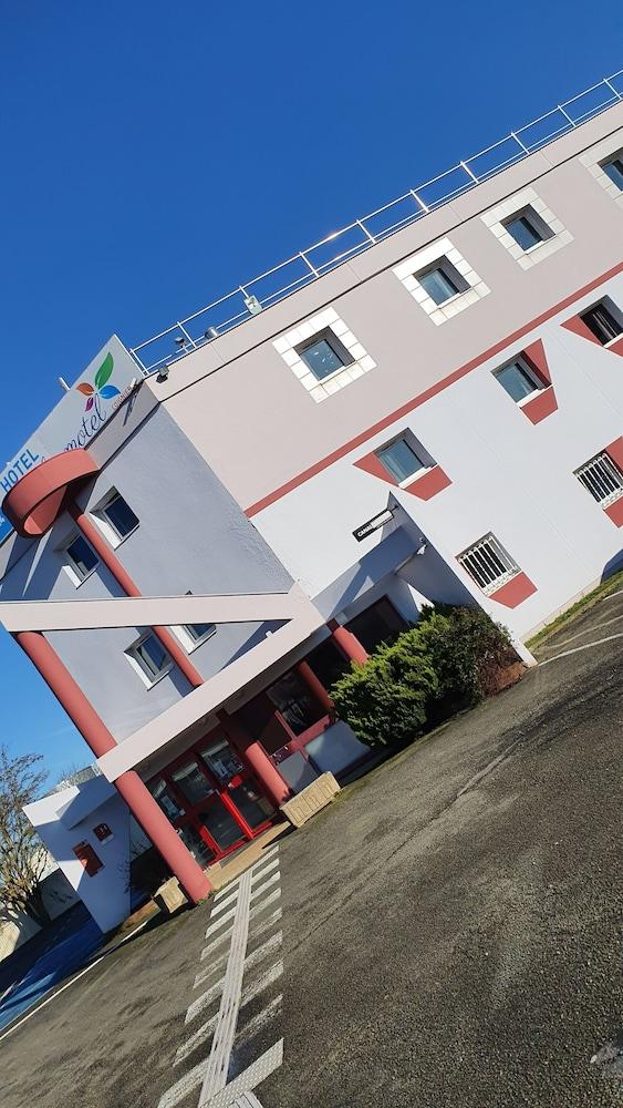 Welcomotel Coignieres Bagian luar foto
