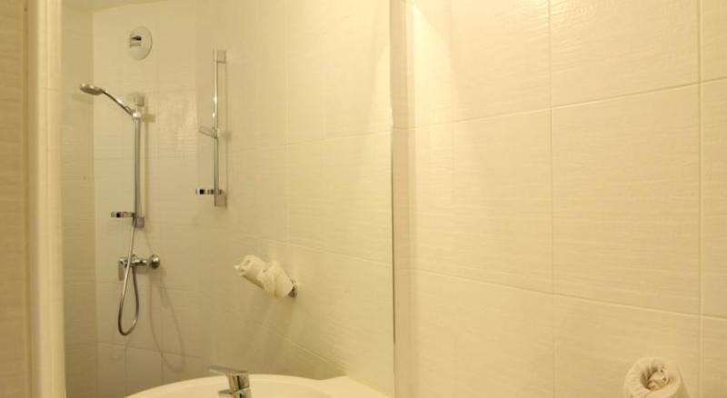 Welcomotel Coignieres Bagian luar foto