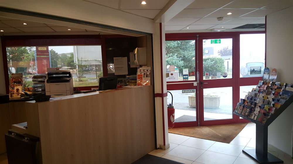 Welcomotel Coignieres Bagian luar foto