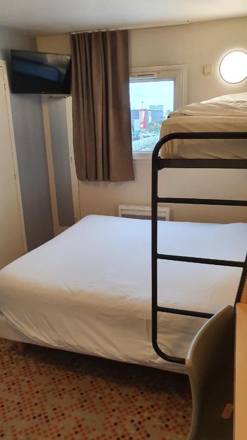 Welcomotel Coignieres Bagian luar foto
