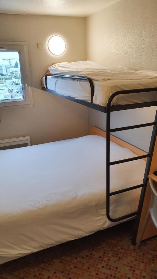 Welcomotel Coignieres Bagian luar foto