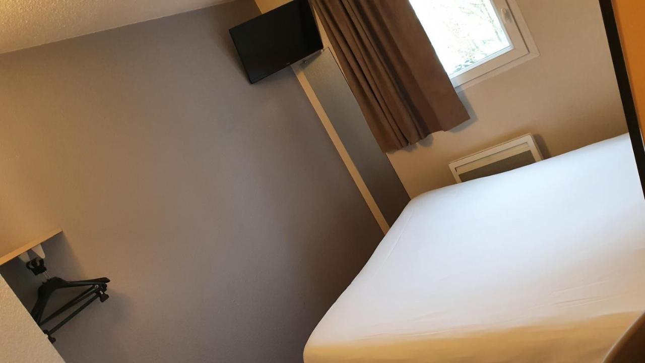 Welcomotel Coignieres Bagian luar foto