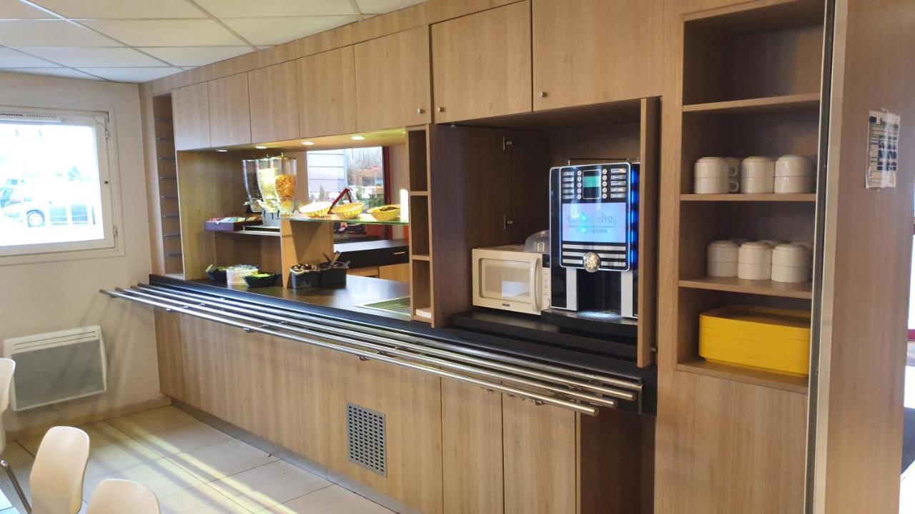 Welcomotel Coignieres Bagian luar foto