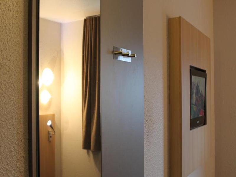Welcomotel Coignieres Bagian luar foto