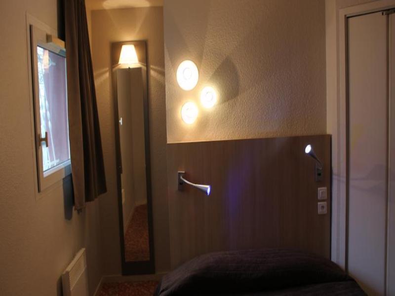 Welcomotel Coignieres Bagian luar foto
