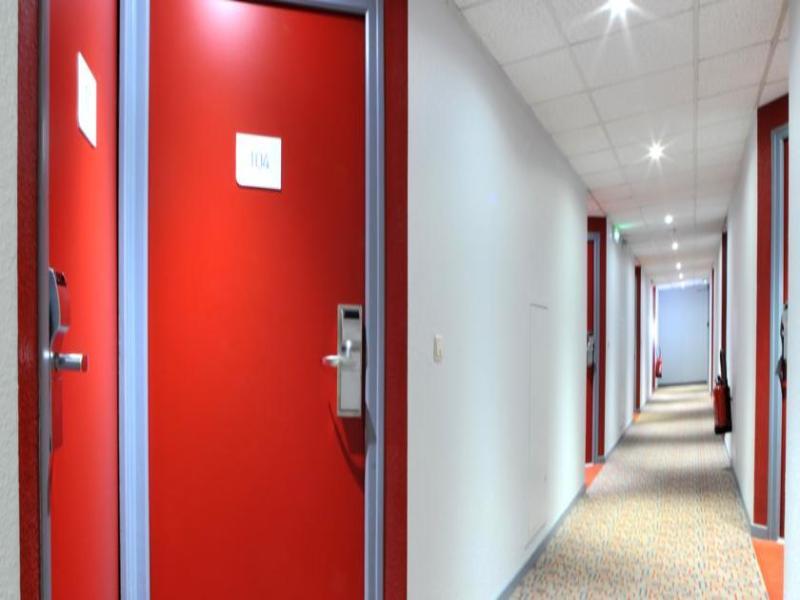 Welcomotel Coignieres Bagian luar foto