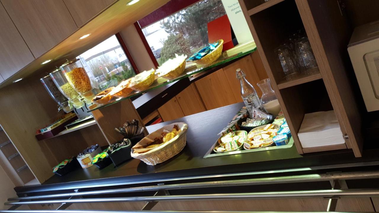 Welcomotel Coignieres Bagian luar foto